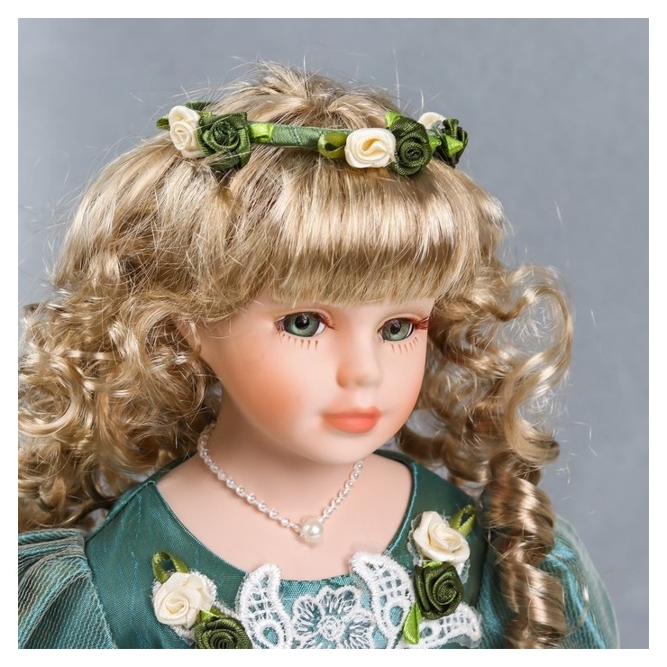 Кукла коллекционная керамика Зоя в зелёном платье с кружевом 40 см